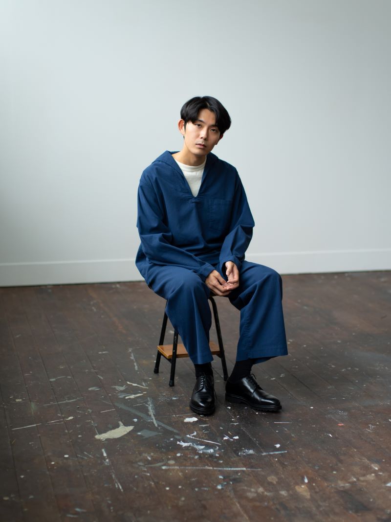 折坂悠太、⾃⾝が初めて撮影・編集を⼿がけた新曲「沖の⽅へ」MV公開